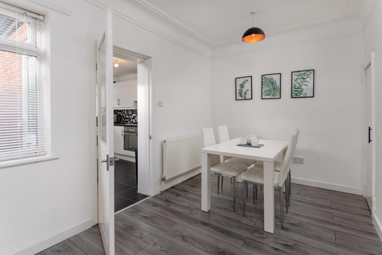 The Empress 2 Bed Terraced House Apartment Liverpool Bagian luar foto