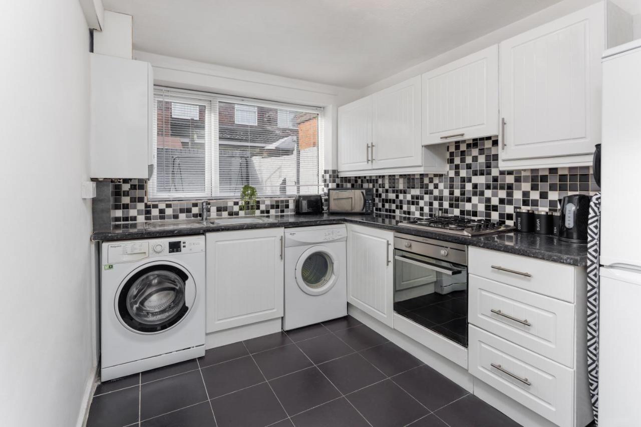 The Empress 2 Bed Terraced House Apartment Liverpool Bagian luar foto